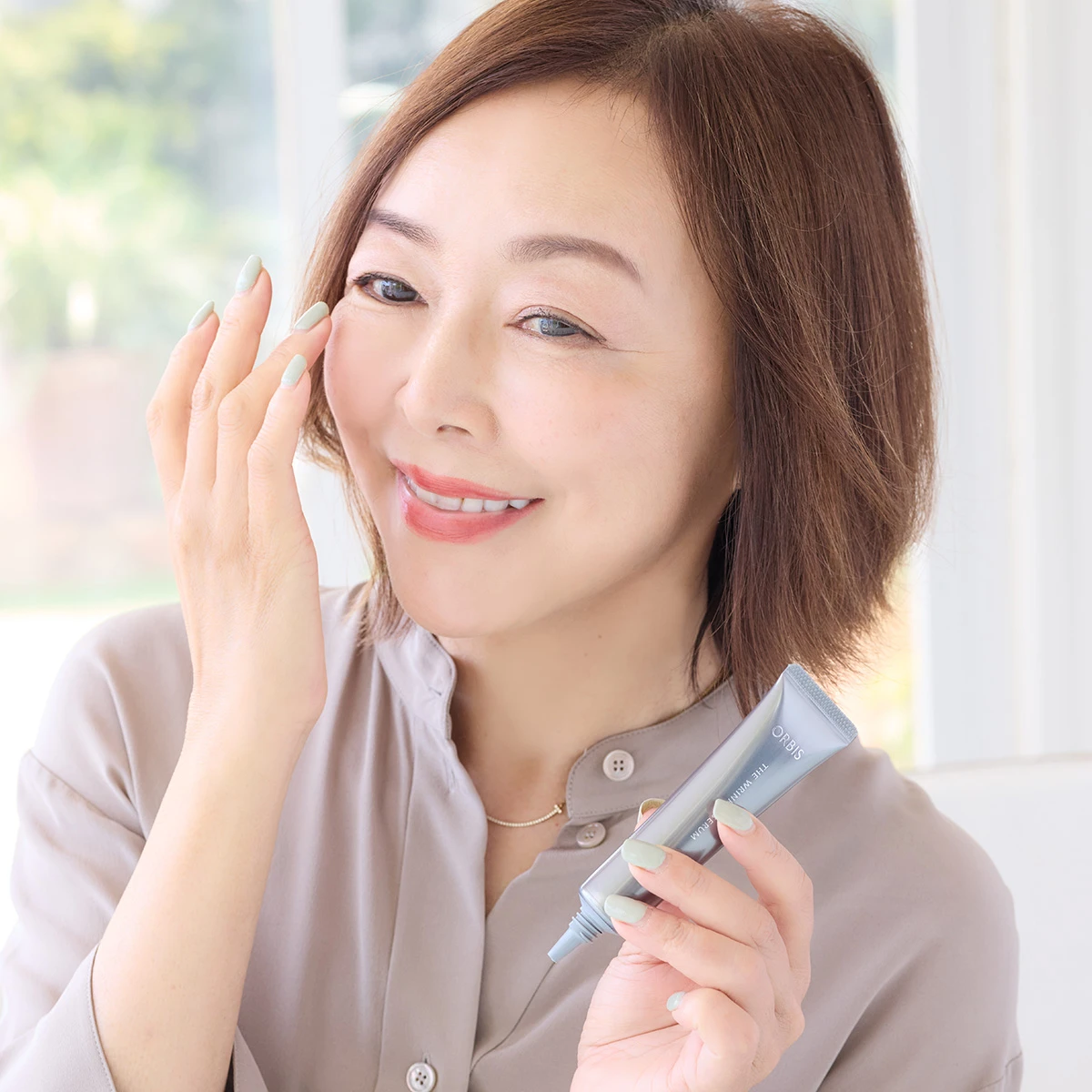 小田ユイコさん オルビス ザ リンクルセラム ケアの期待が高まる上質な使いごこち のテクスチャー