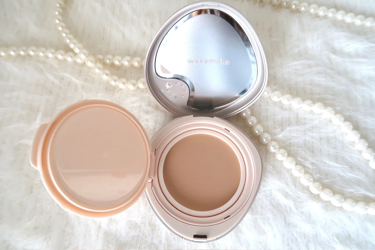 wakemake  ウォーターグロウコーディングバーム 02 バニラアイボリー のパッケージ