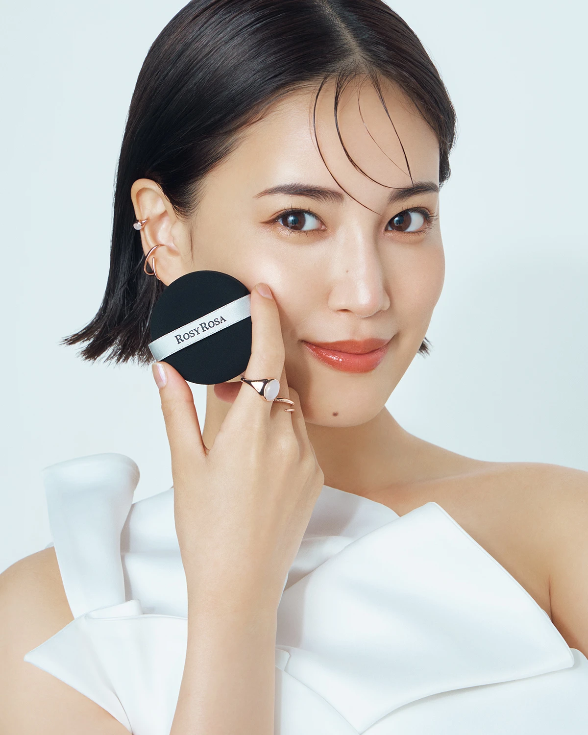 ふかふかパフで叶えるノーブルな肌づくり