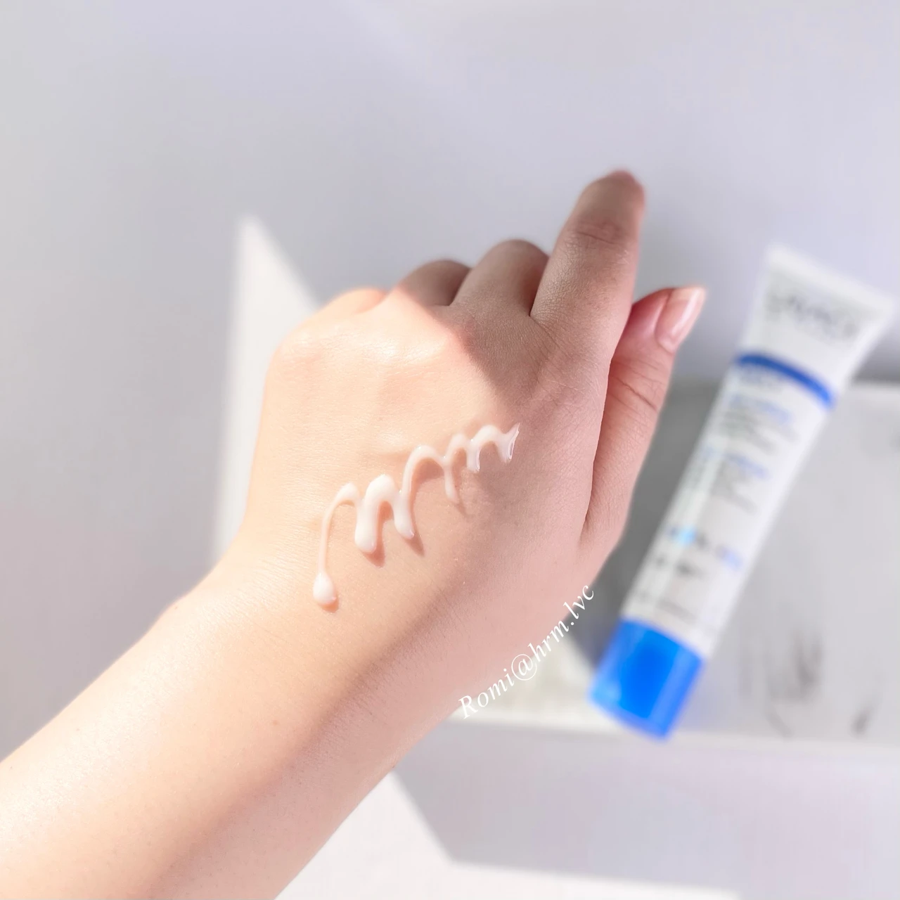 ユリアージュ シカ デイリージェルクリーム テクスチャー 