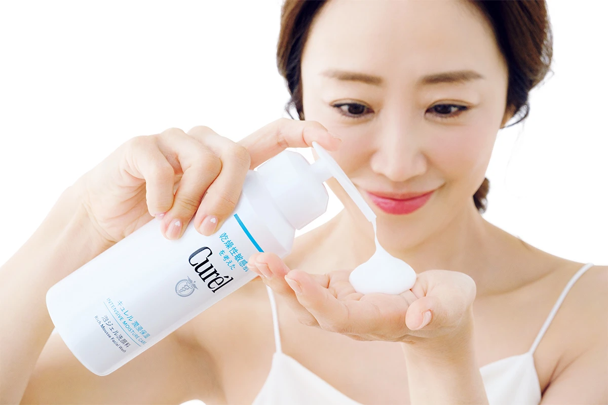 神崎恵 キュレル 潤浸保湿 泡ジェル洗顔料