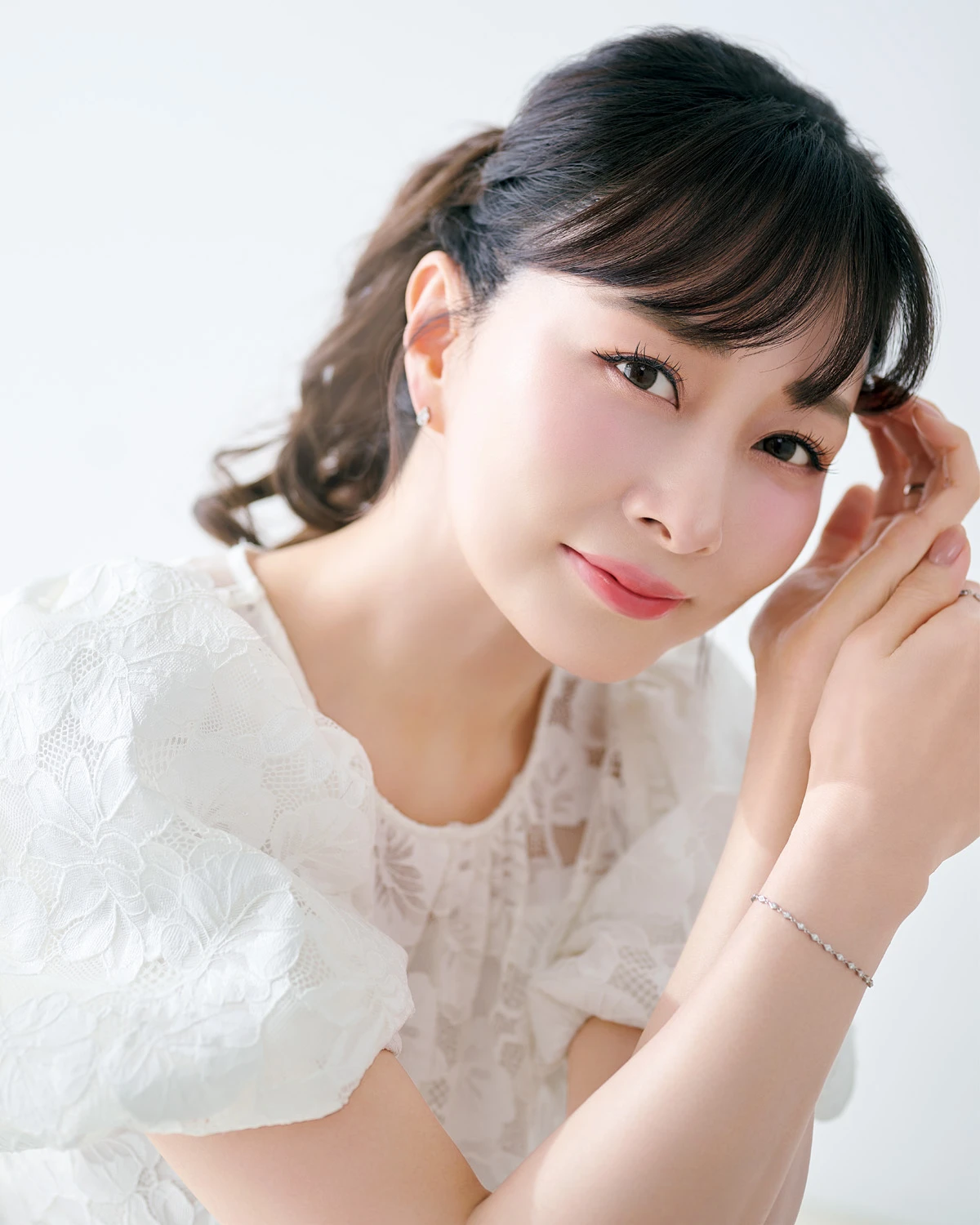 石井美保　雪肌精　透明感　美白UV乳液　化粧水