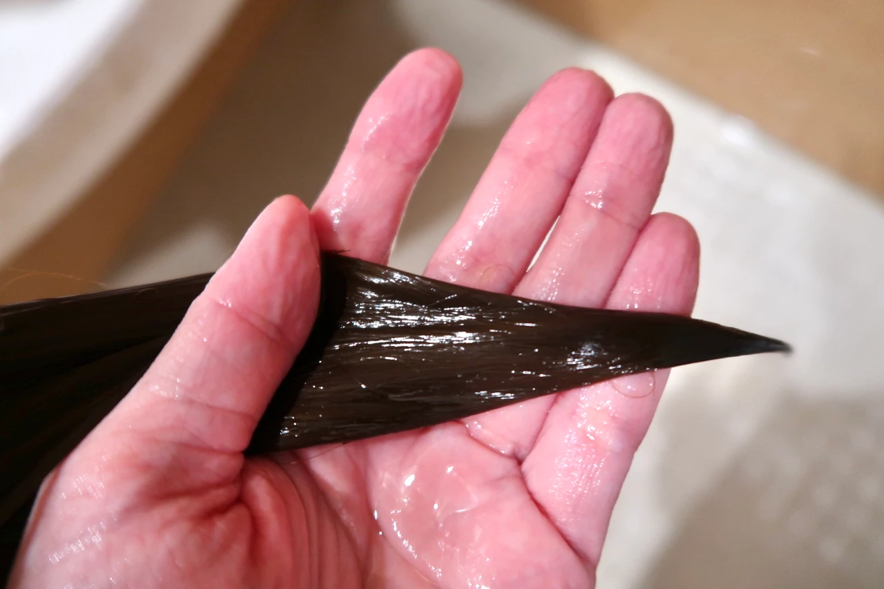 プルント ヴェーリング美容液トリートメント使用中のぷるんと髪