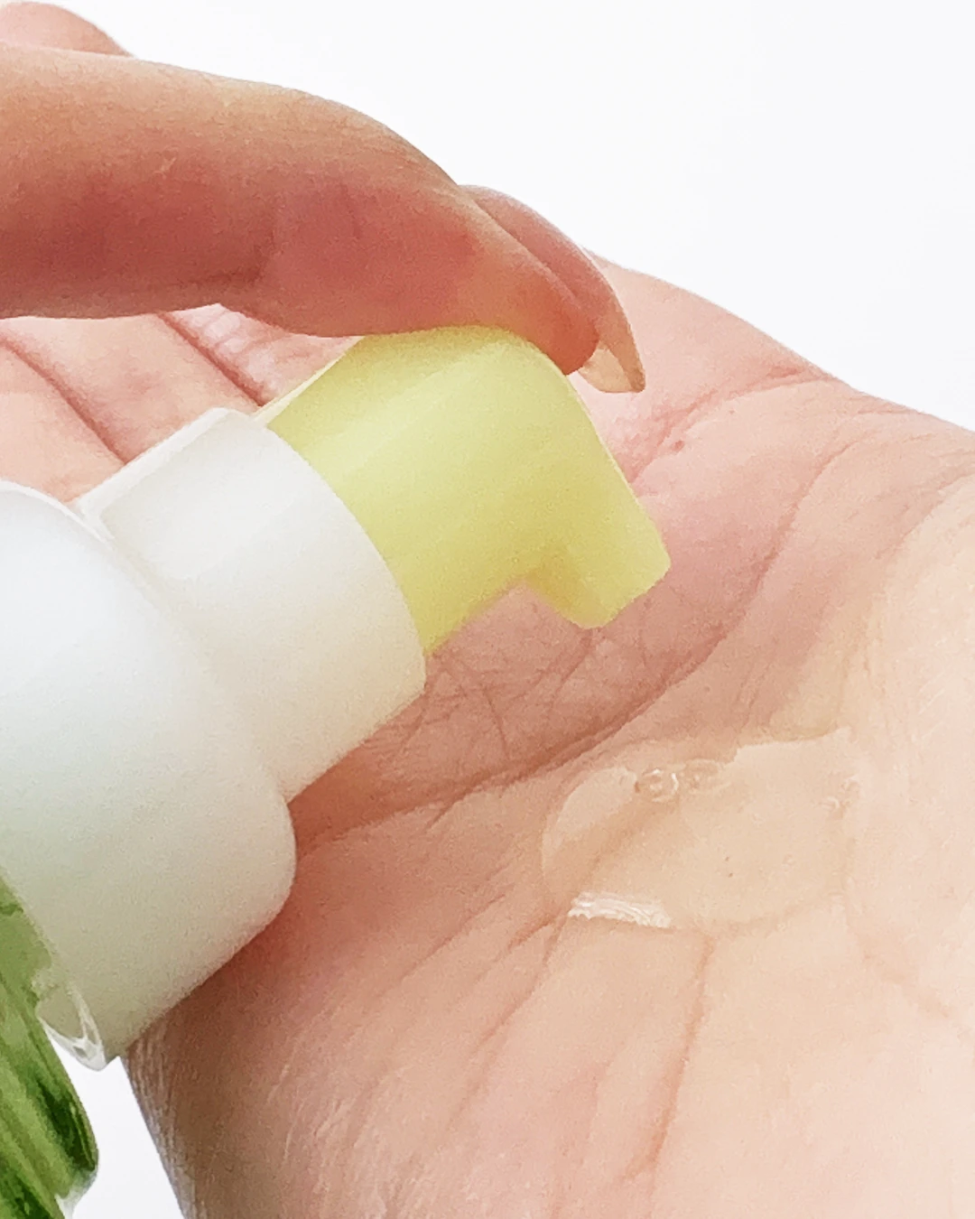 DHC初、1本2役の濃密セラム。潤いと透明感を叶えるクリスタルスキン 美容液 ローション
_3_1