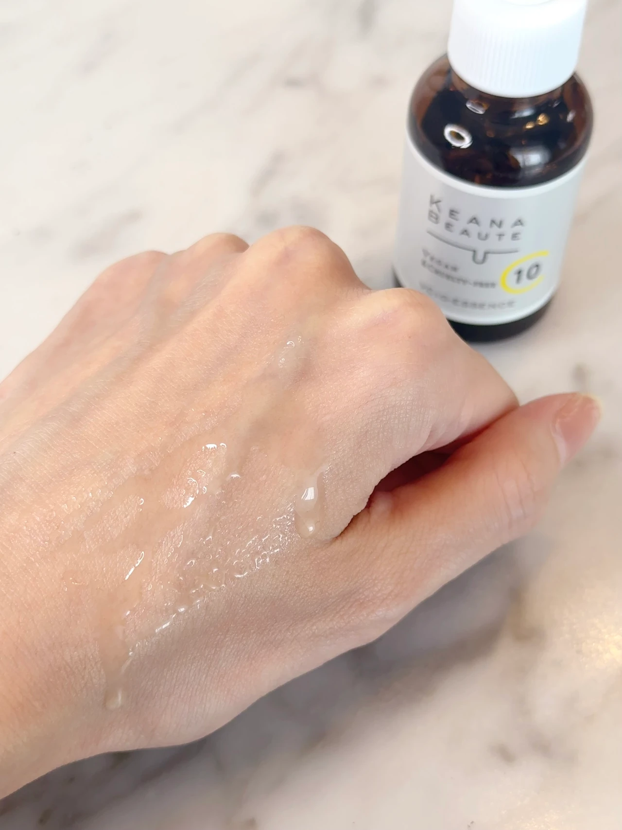 ケアナボーテ VC10 濃美容液 実際に塗った様子