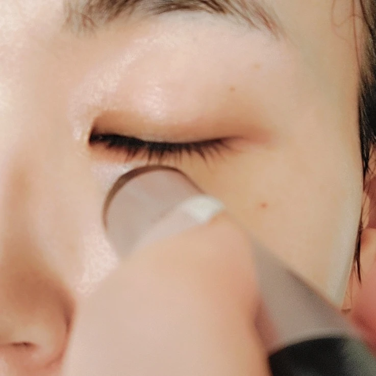 ブライトエイジ アイゾーン リバイタライザー