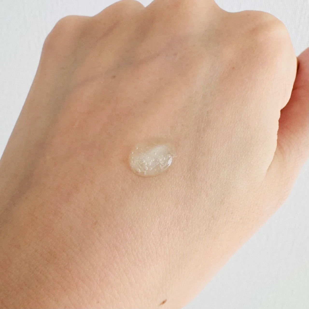 エンビロンのセリエンスナイトセラムのテクスチャー