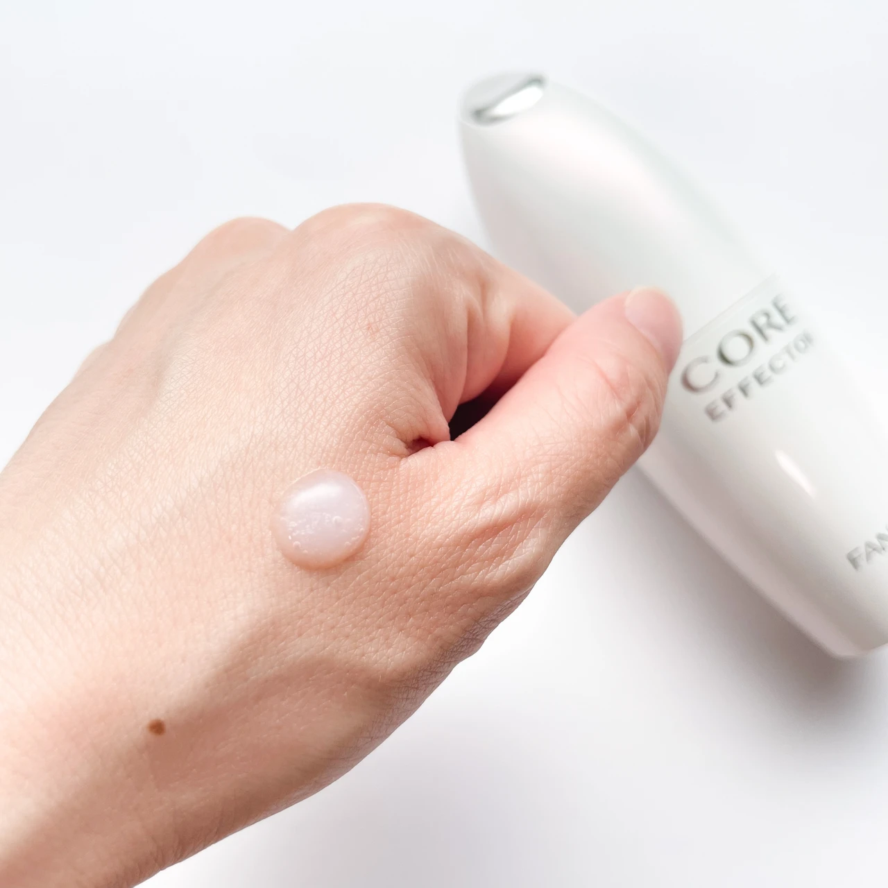 洗顔後すぐ塗る先行型美容液【コアエフェクター】_4_1
