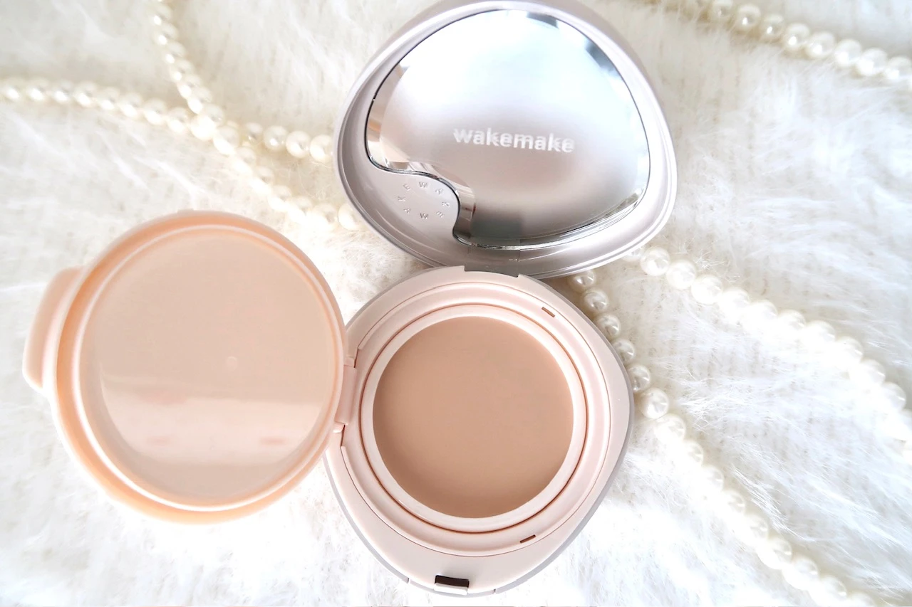 wakemake  ウォーターグロウコーディングバーム 01 ロージーポーセリング のパッケージ