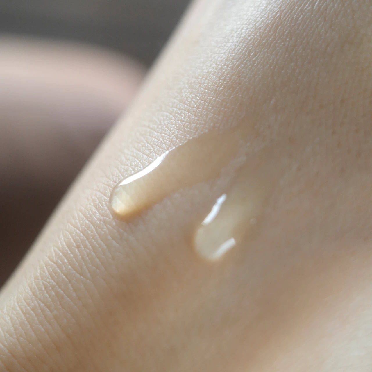 毛穴が気になる人に！【ケアナボーテ VC10濃美容液】を使ってみた正直な感想✨_3_1