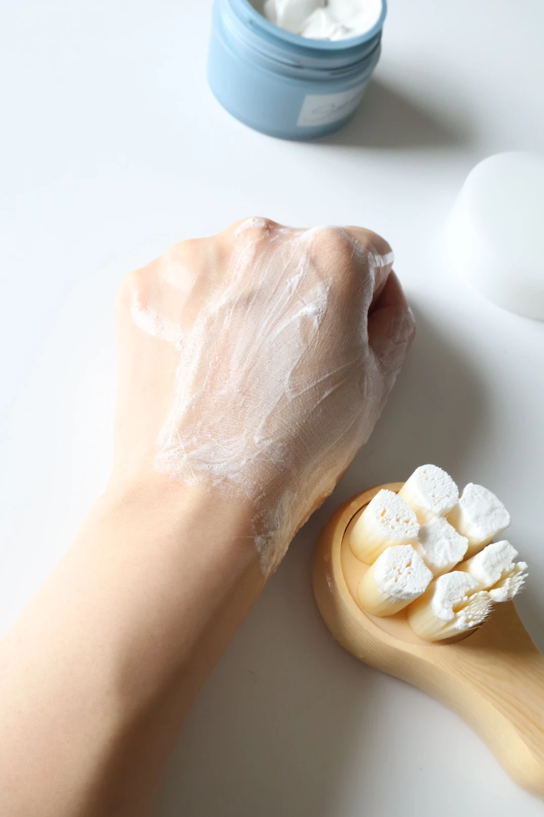 SNSで話題の『SHIKARI BRIGHTENING WASH(ブラシセット)』を使ってみた!その魅力について語ります。
_3