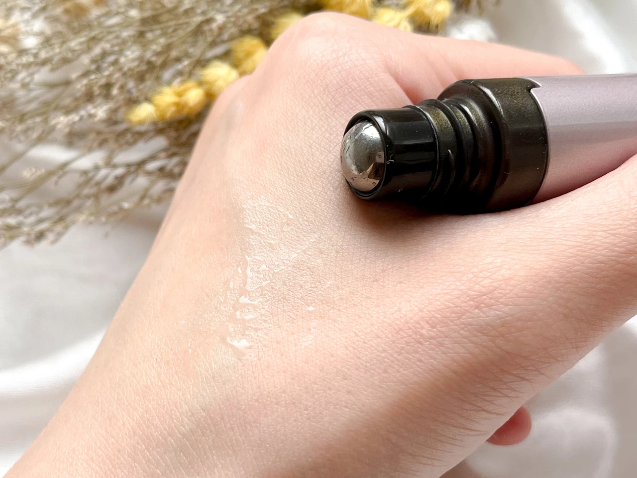 【目元ケア】独自の2in1スティック。セラムとバームでハリツヤの目元へ。ブライトエイジ_4