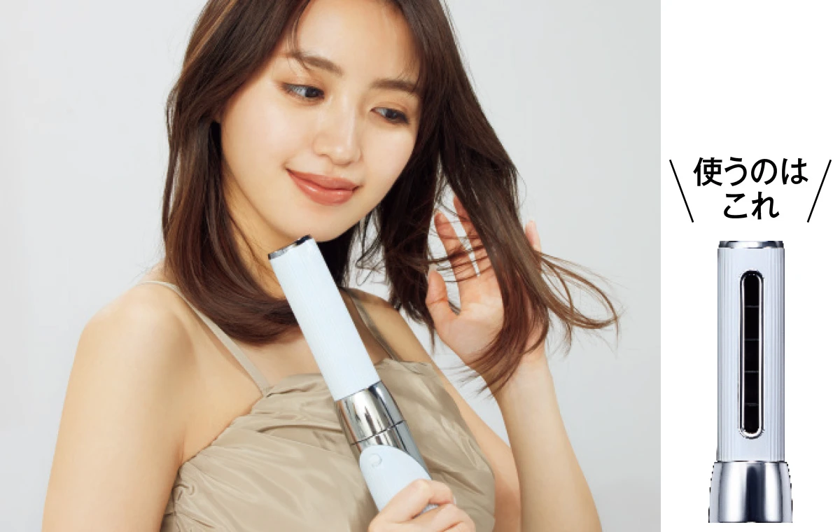 本体にアタッチメント〈ドライ〉をセットし、タオルドライした髪を乾かします。全体の70%ほど乾いたら、次のステップへ。