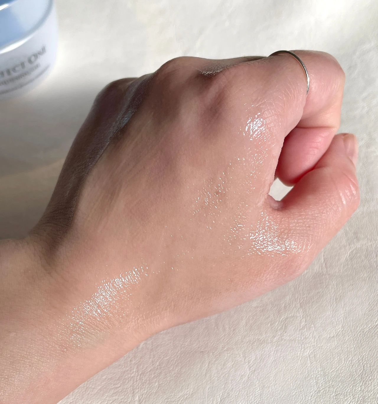 パーフェクトワン 、薬用ホワイトニングジェル、テクスチャー