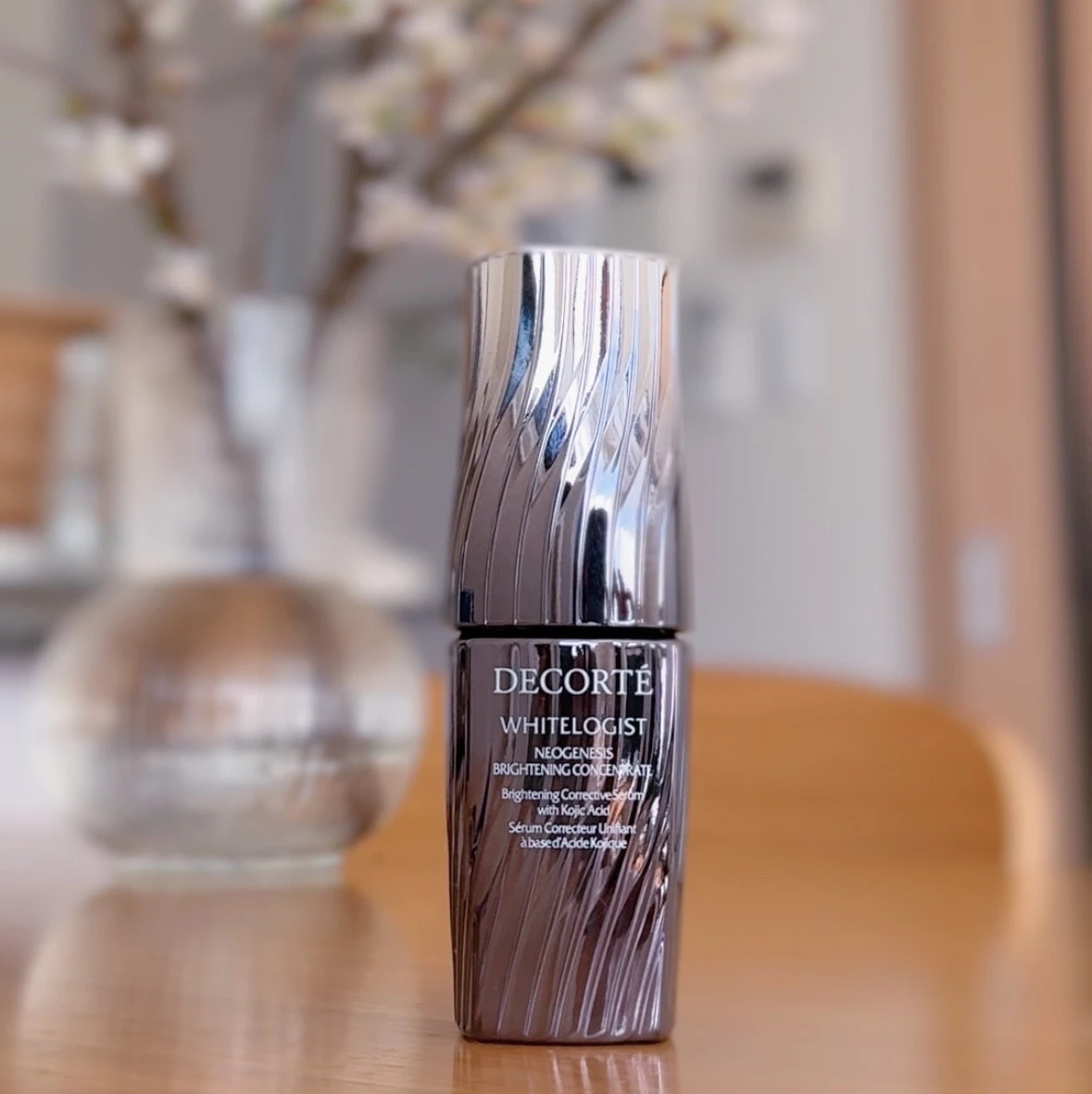 【透明感チャージ】気になる”コウジ酸”配合の薬用美白美容液でシミ対策【コスメデコルテ】_2