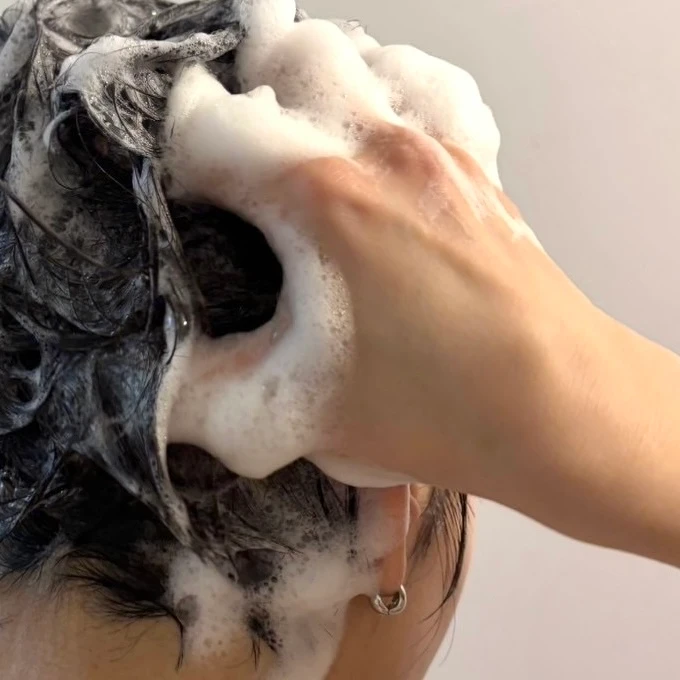 マイブースターズ インシルク ブースターシャンプー 使用イメージ 泡立ち