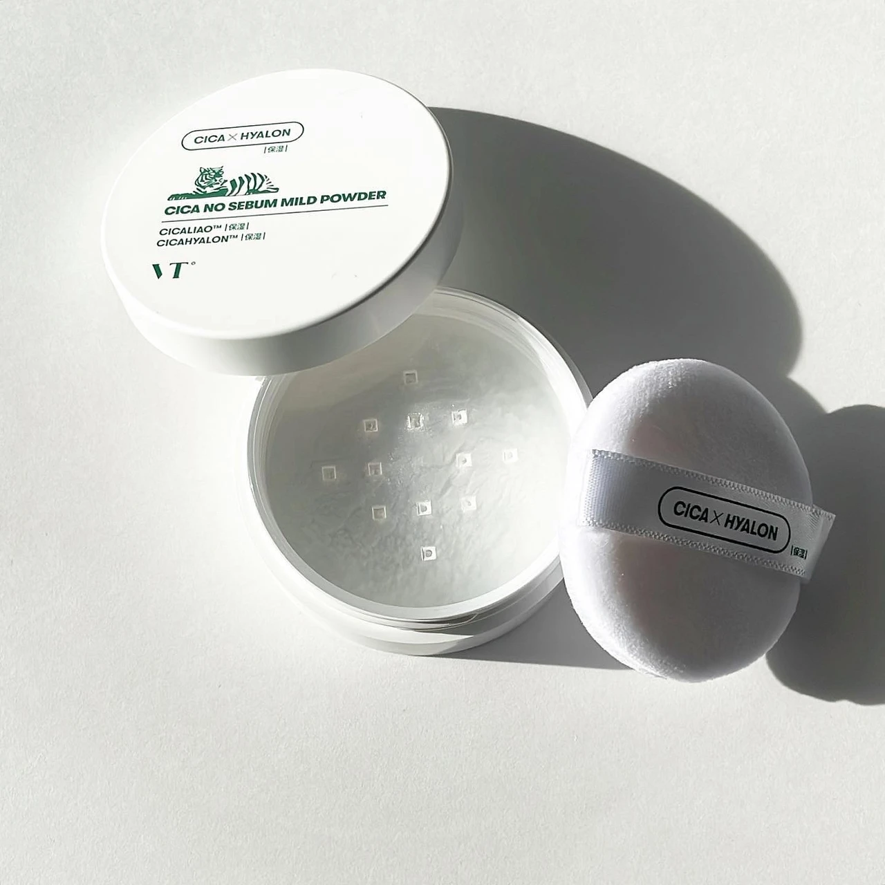 【VT CICA ノーセバム マイルドパウダー】ずっと触れていたいサラサラ肌へ！ジェンダーレスで使える便利なパウダー。_2_1