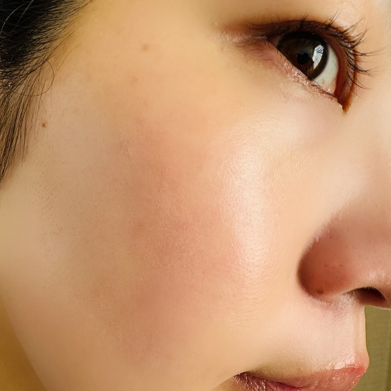 メイベリンのSPステイ クリームパクト ファンデーションの使用イメージ