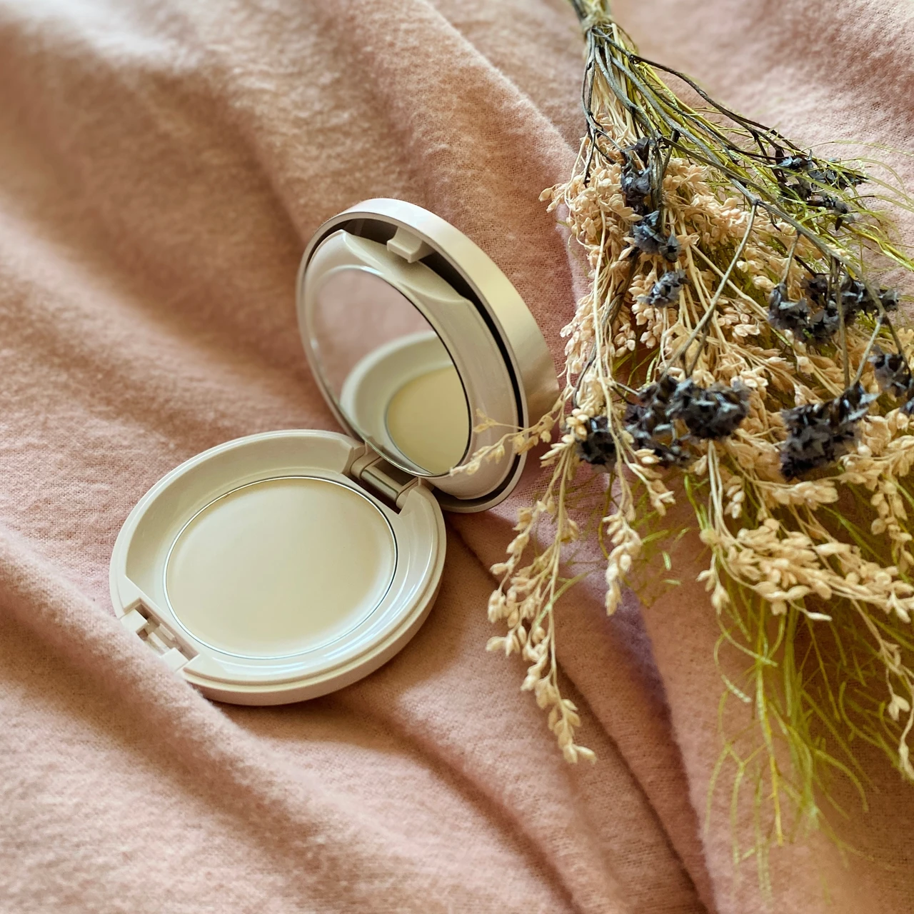 度肝を抜くバーム状美容液ファンデーションでうるおい持続！崩れにくくキレイな仕上がり［プリマヴィスタ］_2