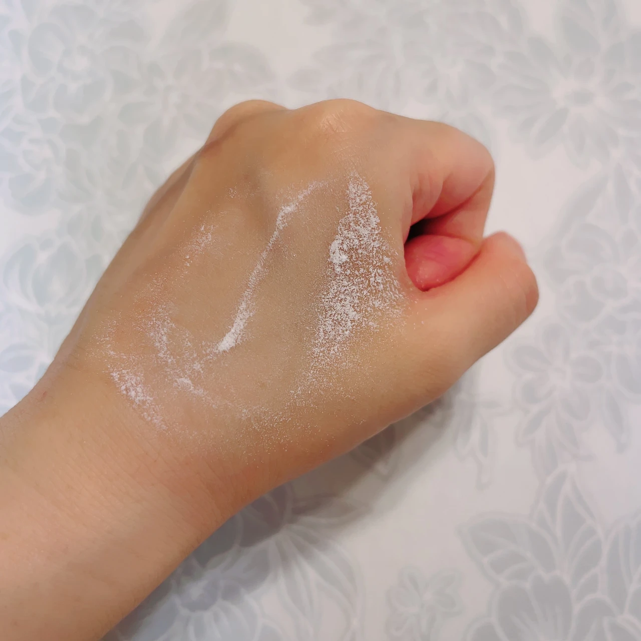 VT CICA ノーセバム マイルドパウダーのスウォッチ①