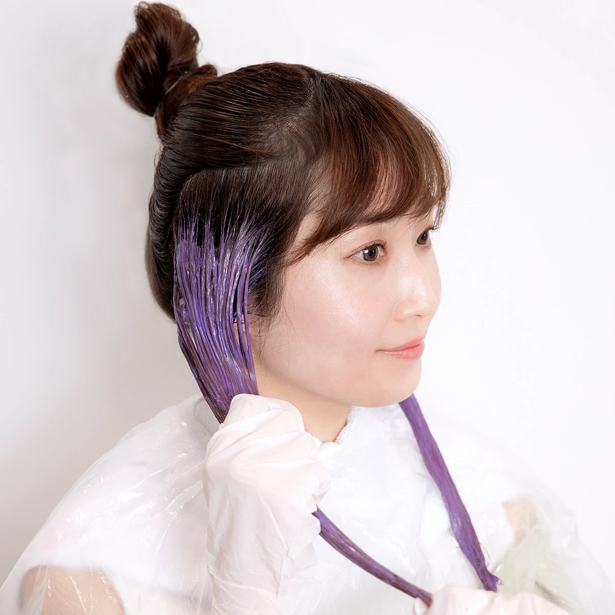 人気ヘアスタイリストが提案! ブリーチオンカラーで、マスク姿でも重くならない透明感のある髪色に_5