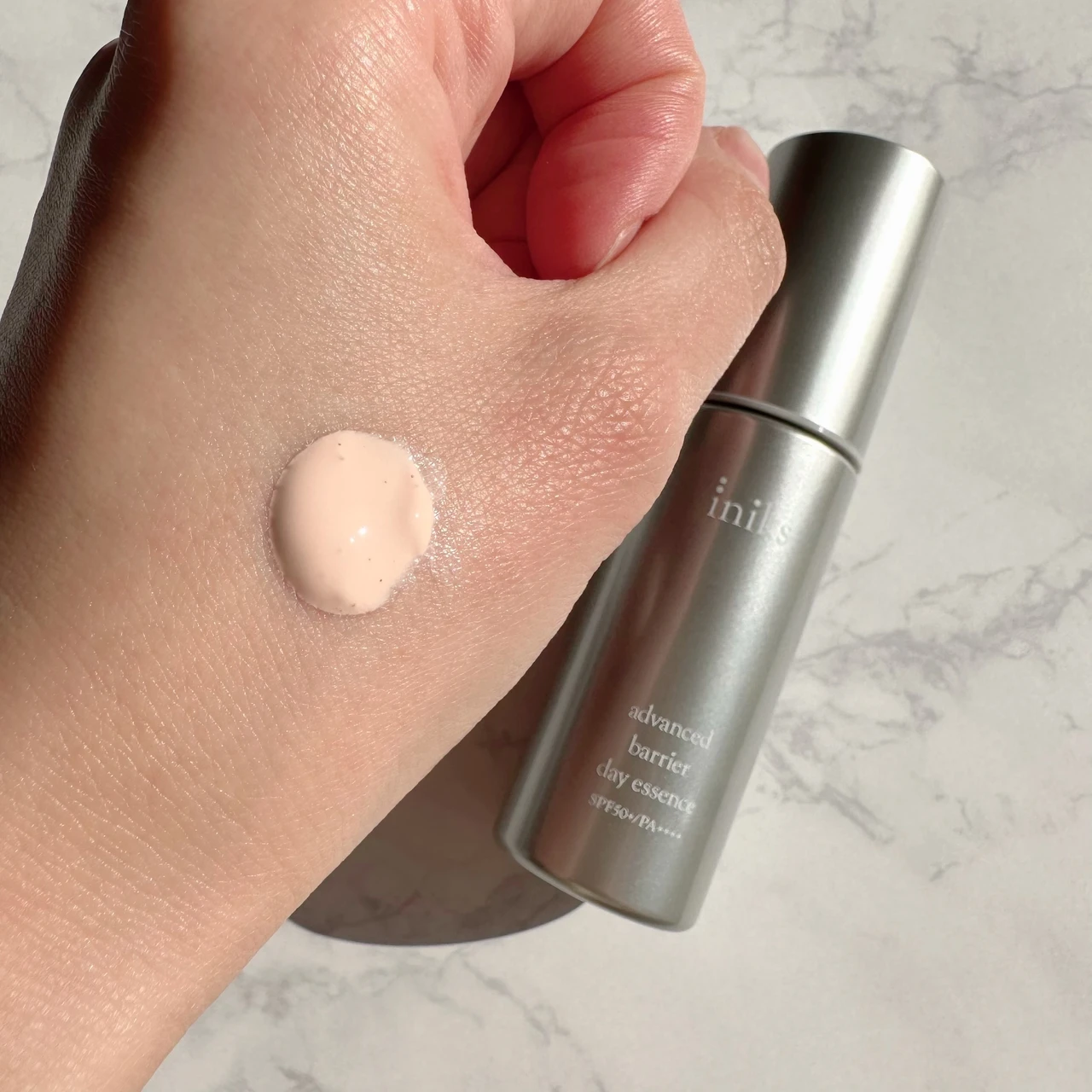 手 ボトル 日やけ止め 化粧品 コスメ