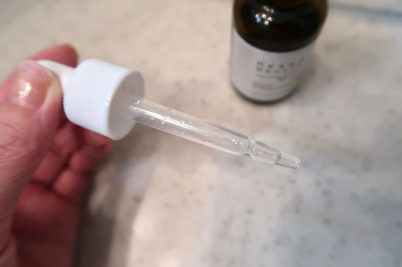 ケアナボーテ VC10濃美容液のスポイト部分