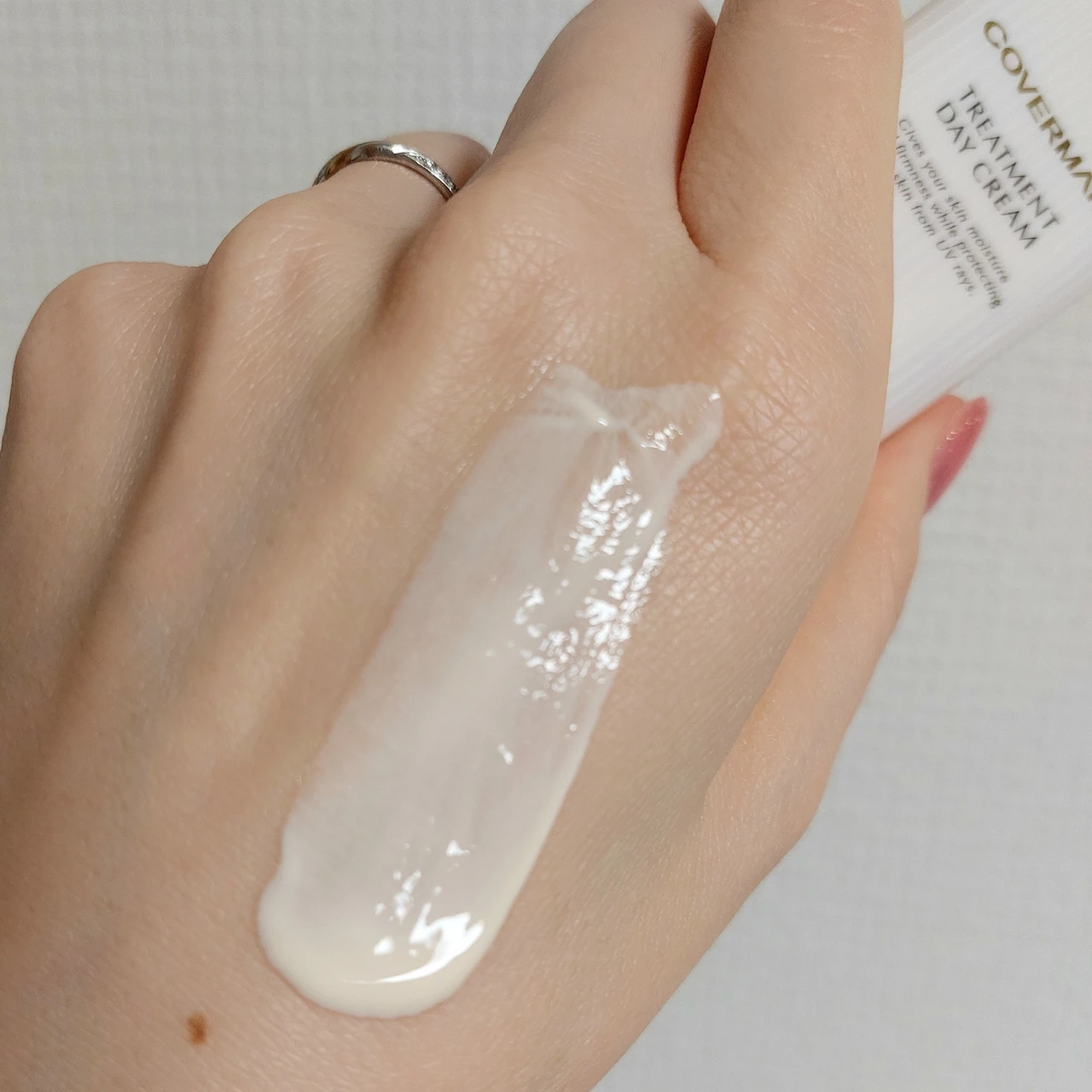 MAQUIAブライトニング・UVグランプリ2023 スキンケアUV部門2位!カバーマーク デイ トリートメント クリームは乾燥でお悩みの方におすすめ_2_2