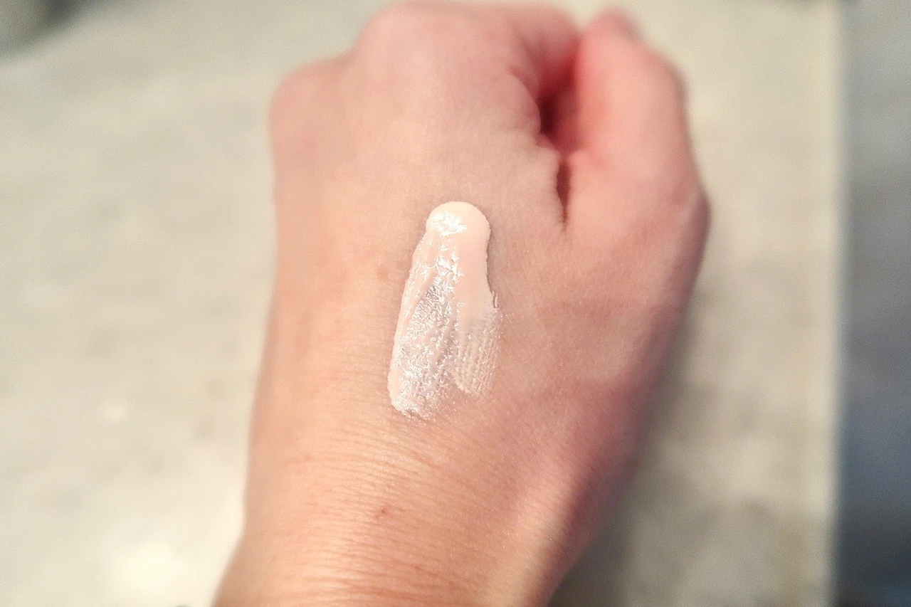 【2023年3月15日発売!年齢バリアも紫外線バリアもトーンアップも叶う美容液♡】iniks アドバンスバリア デイエッセンス_4