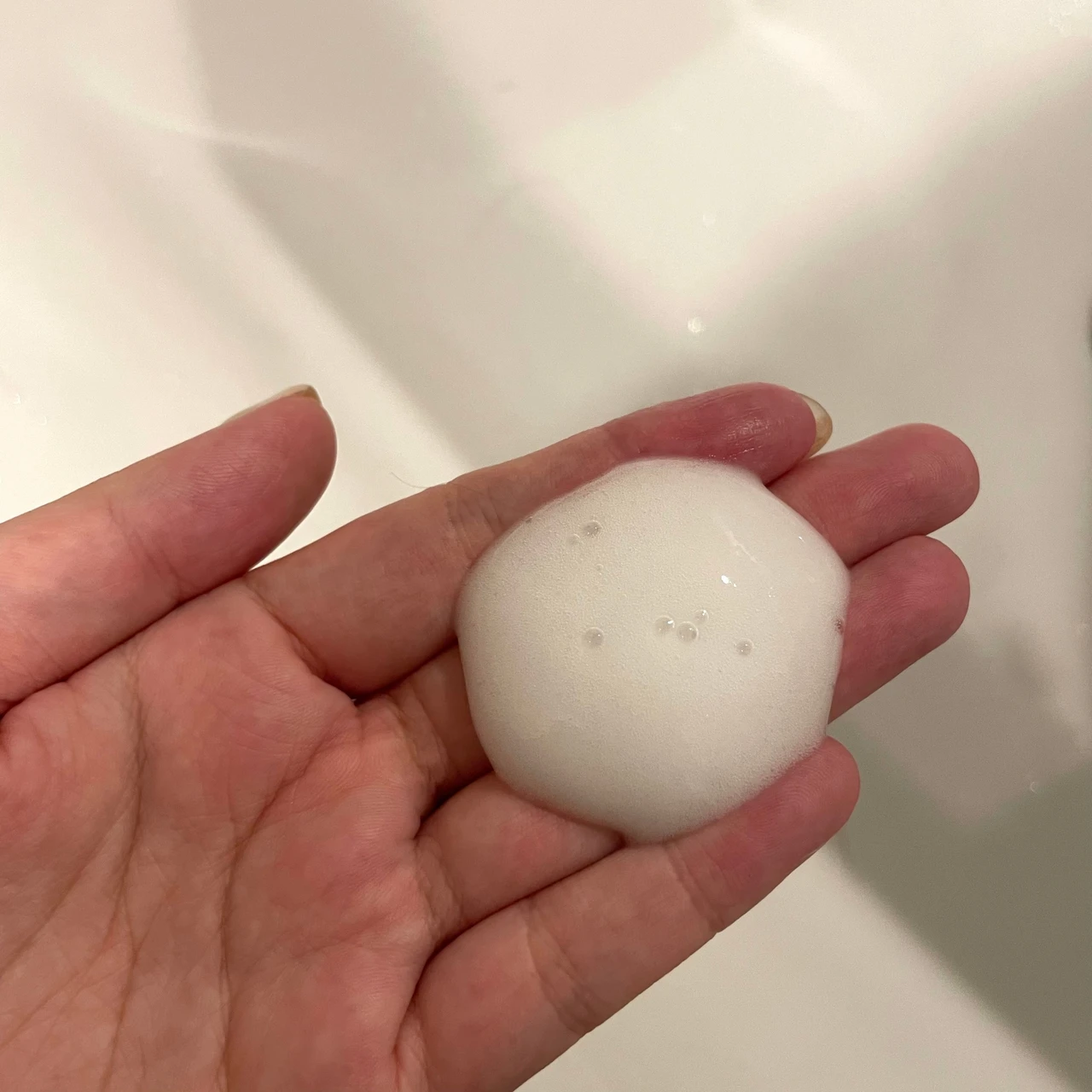 【頭皮にも潤いを✨】乾燥しがちな今から始める頭皮専用の美容液「ines アクア チャージ ムース」_2_1