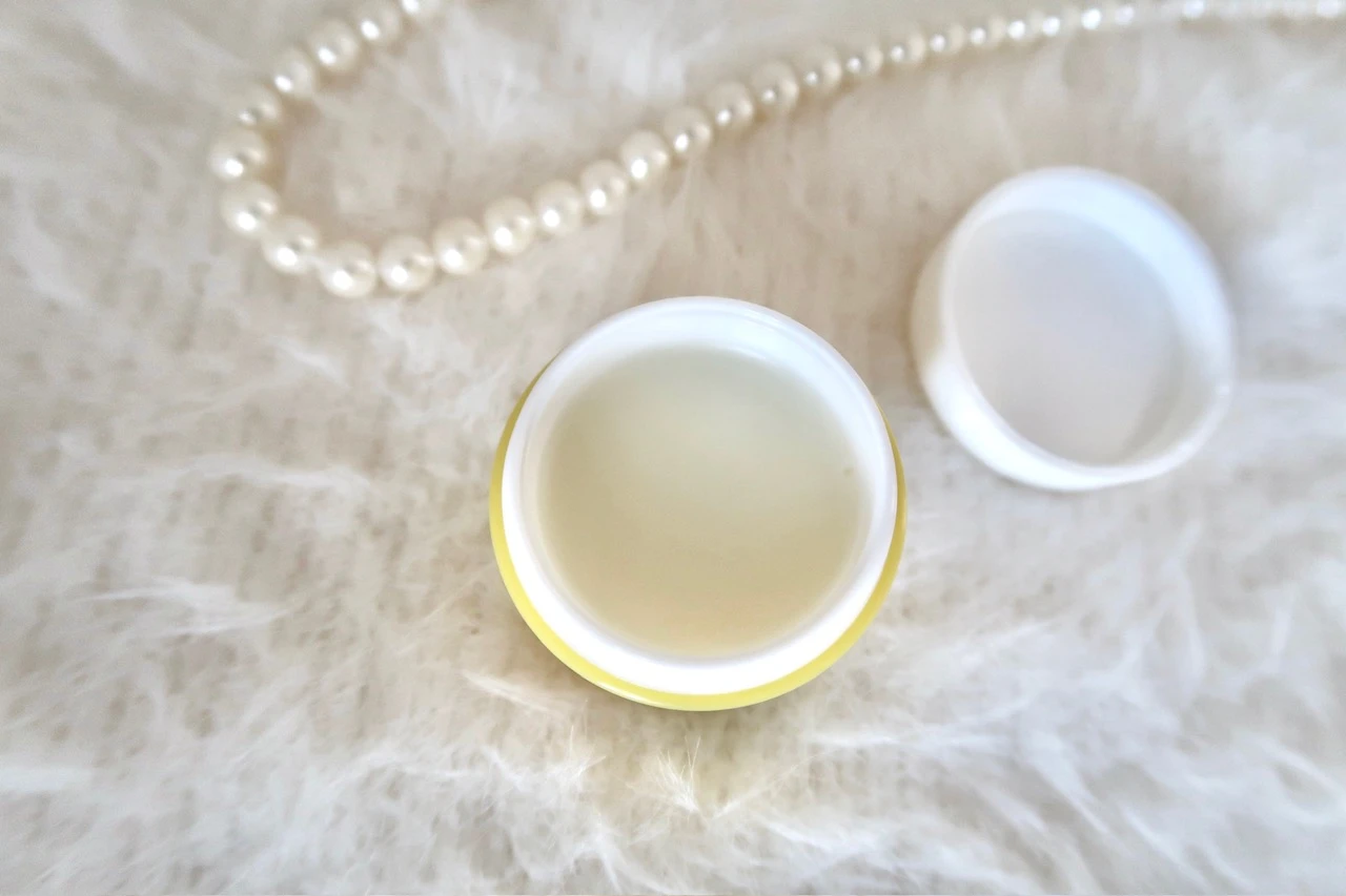 スムースクレンジングバームのパッケージ２