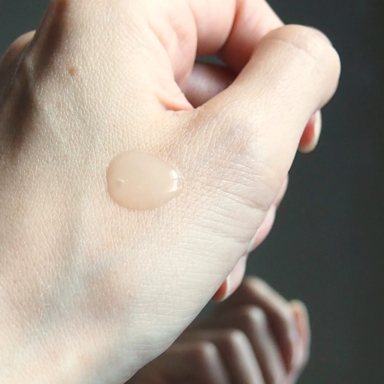 「ホワイトロジスト ネオジェネシス ブライトニング コンセントレイト」のテクスチャー