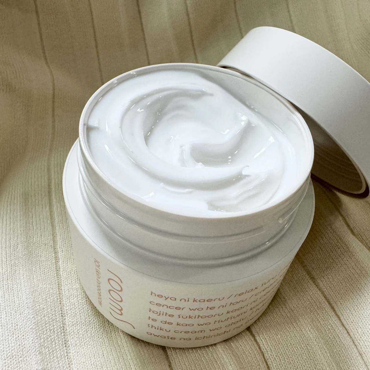 肌の保湿体力に着目した、30代からの美容液クレンジング【ルームエス】_2