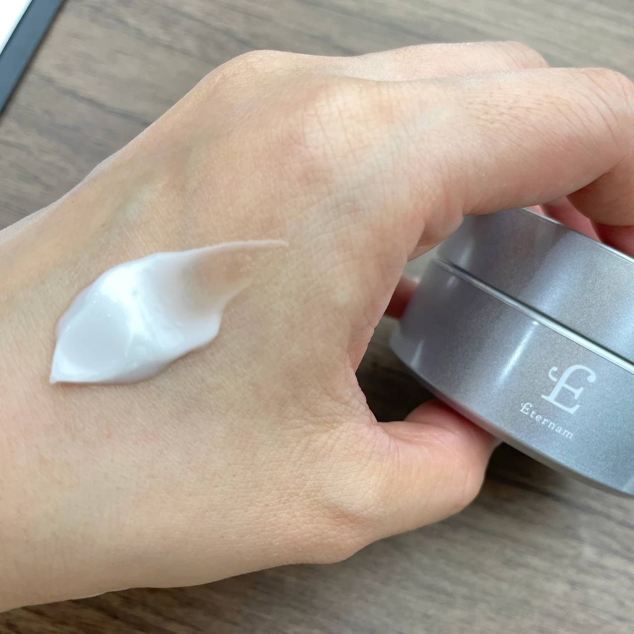 【エテルナム】再生医療研究から生まれたスキンケアを自宅で！新たな美容習慣、『唇育®』に注目！_11_2