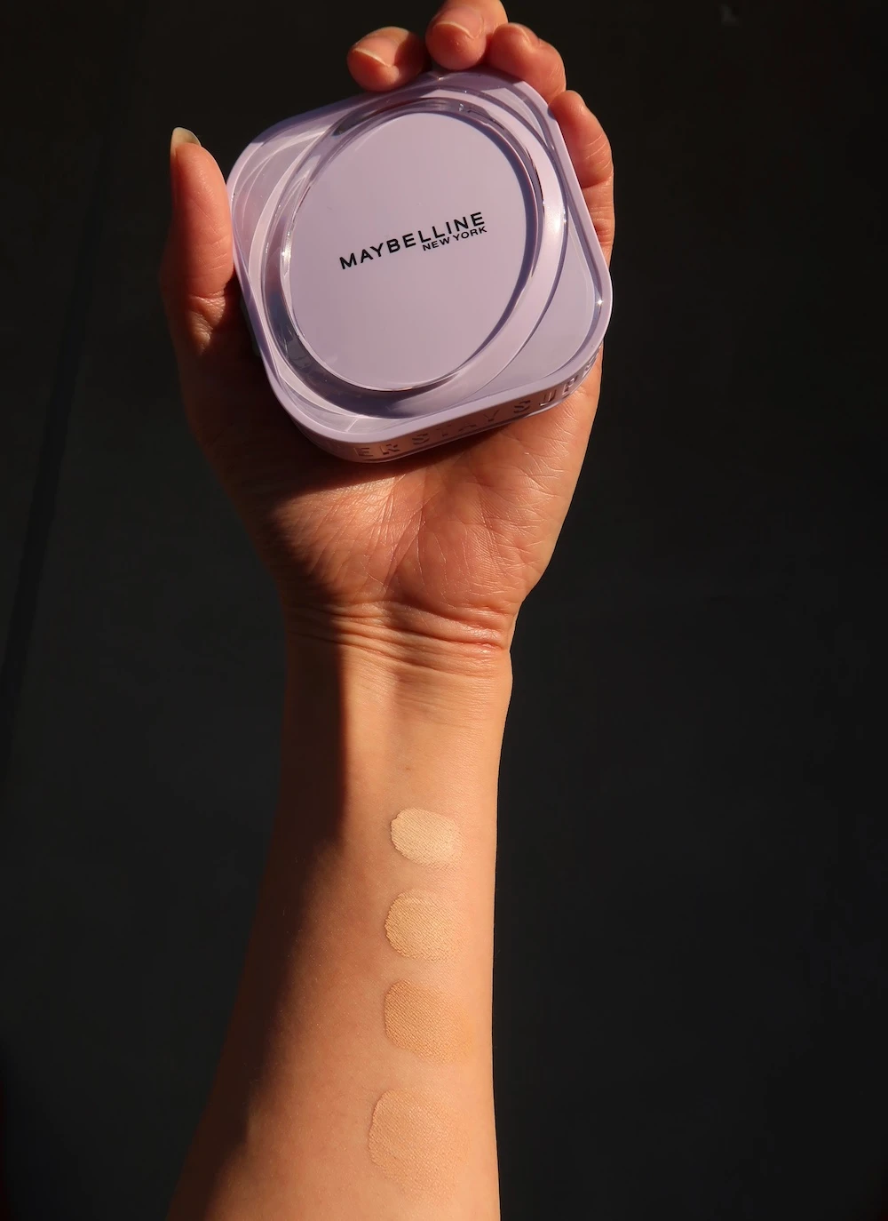 メイベリン　ファンデーション　マキア　maya スウォッチ