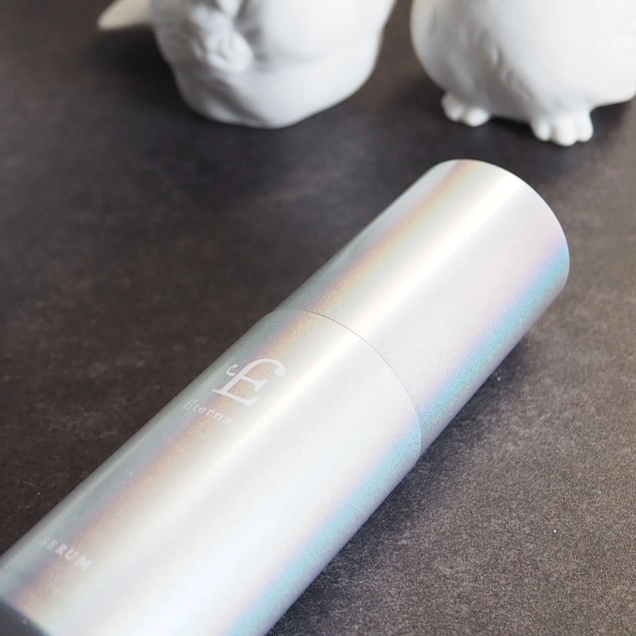  「エテルナム セラム」のボトル