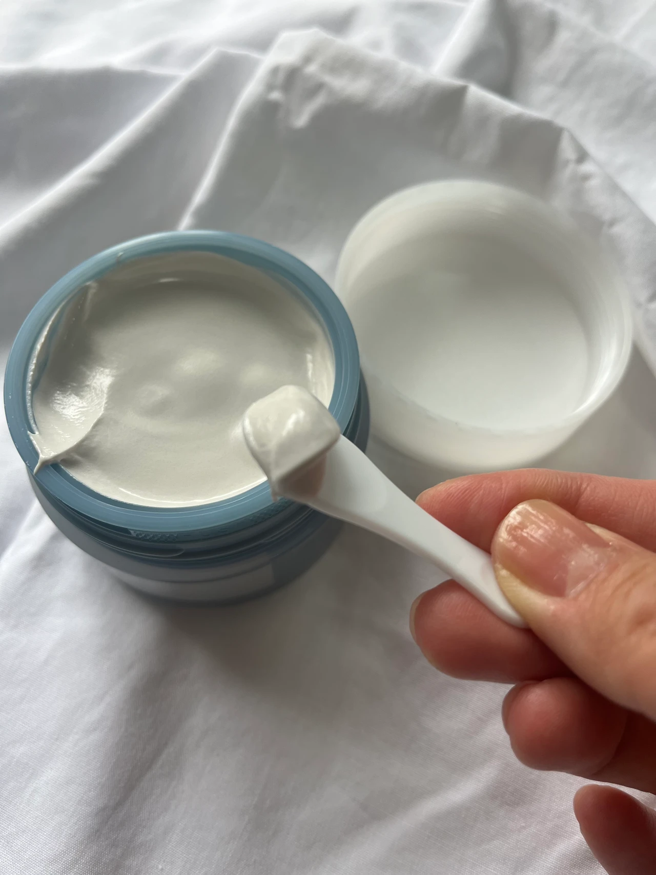 1本で簡単&手軽に透明美肌仕上げ！SHIKARI「BRIGHTENING　WASH（ブラシセット）」を元美容部員&現役エステティシャンママがレビュー(^^)/_3_1