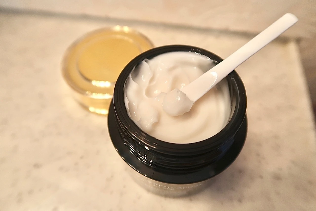 【ゆるみを形状記憶!?ありそうでなかったゆるみ補正クリームが誕生】オバジX ダーマアドバンスドリフト_2