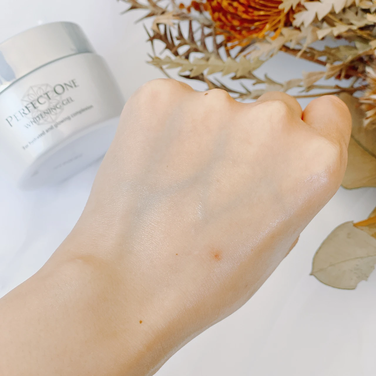 パーフェクトワン 薬用ホワイトニングジェル テクスチャー