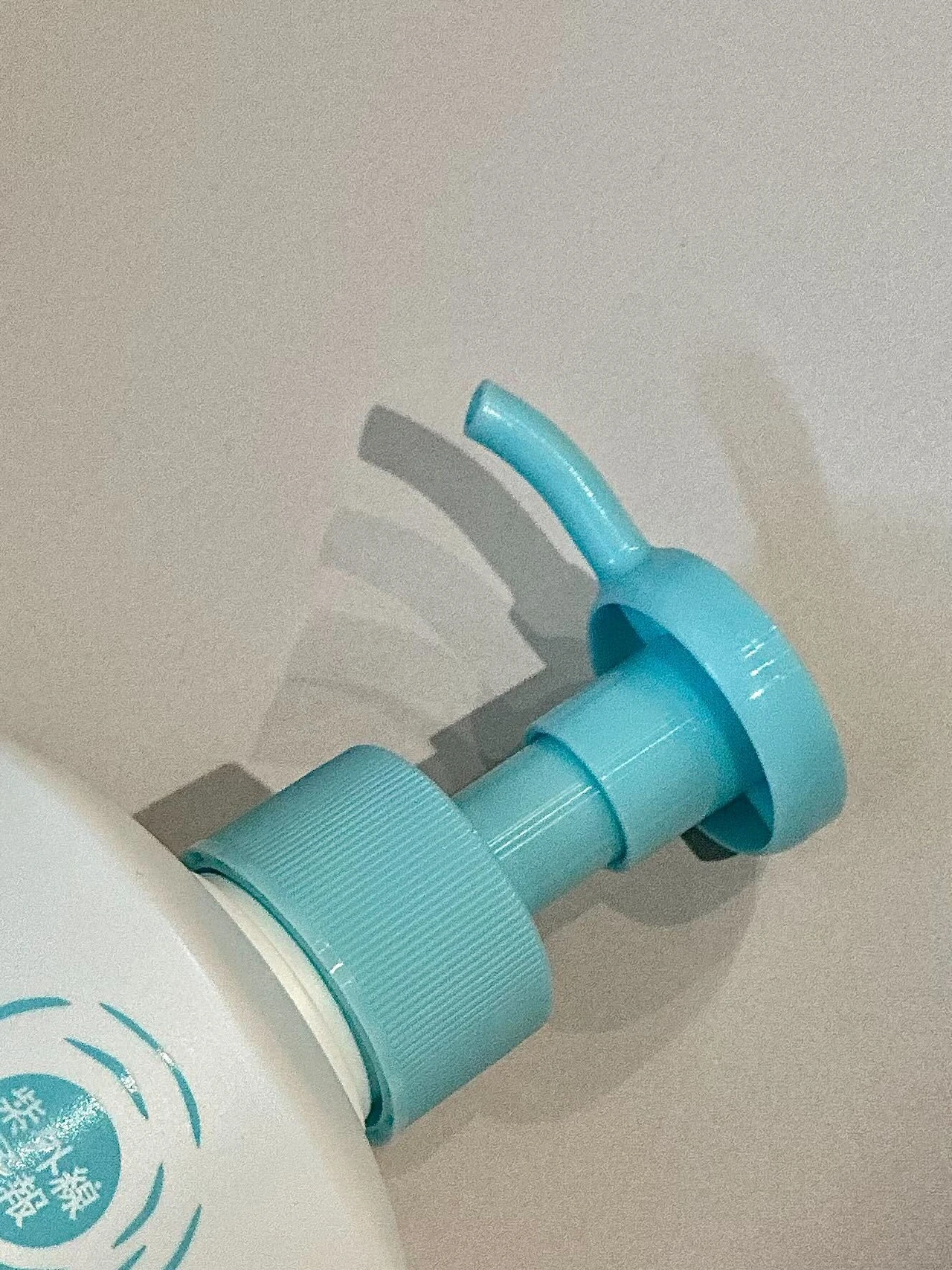 ポンプ式で使いやすさ◎紫外線予報 さらさらUVジェルF_2