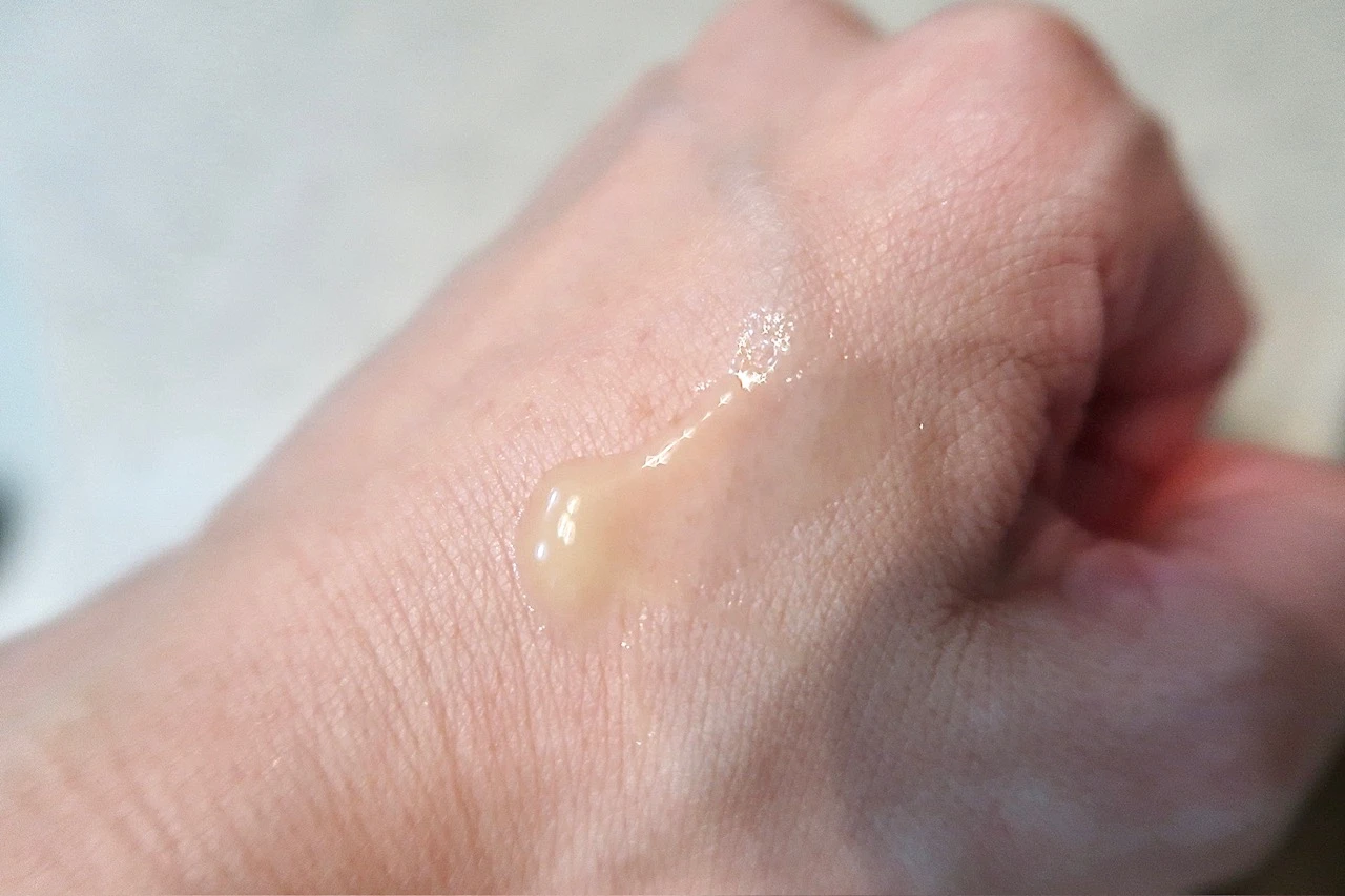 Beエッセンスセラム　テクスチャー②