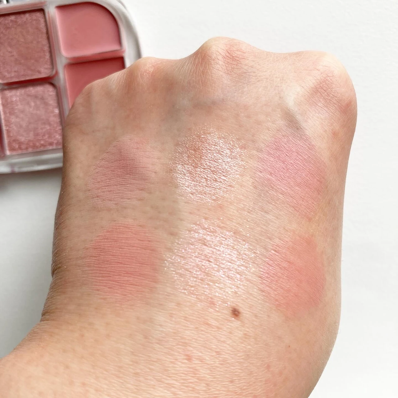 1つのパレットで統一感のあるメイクに！多機能＆ナチュ盛れ感が魅力のWAKEMAKE ソフトシアーマルチパレット♪_3_2