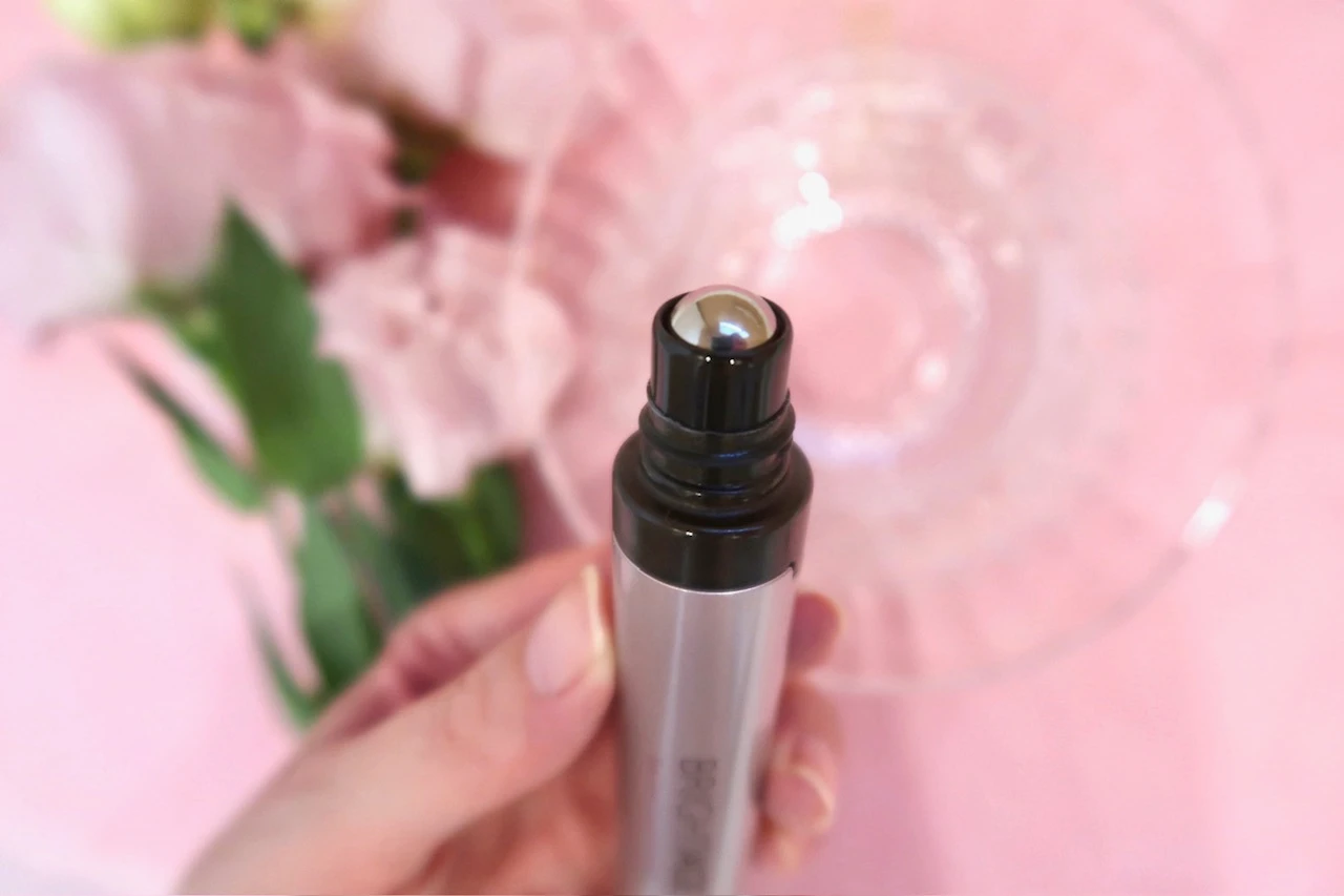 【セラムとバームの2 in 1 目もと用スティック】ブライトエイジ アイゾーン ダブルリバイタライザー_2_1