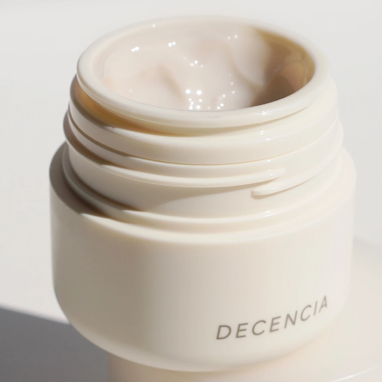 角層にアプローチ。ディセンシアの擬似角層でやさしくつつみこむクリームを紹介します!_1_2