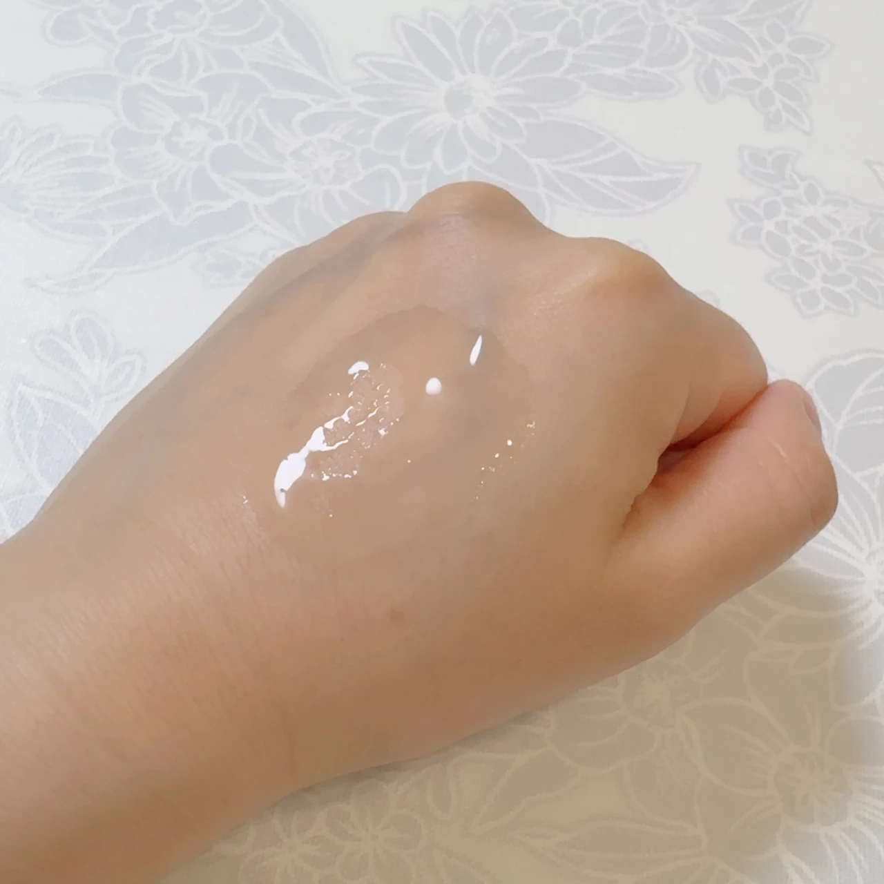 コスメデコルテのホワイトロジスト ネオジェネシス ブライトニング コンセントレイトのテクスチャー②