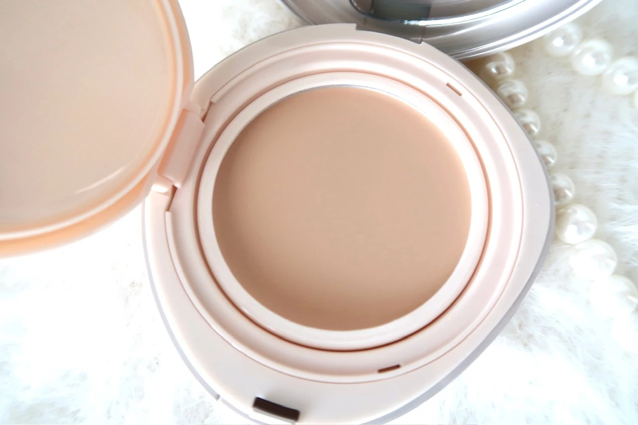 wakemake  ウォーターグロウコーディングバーム 01 ロージーポーセリング の色見