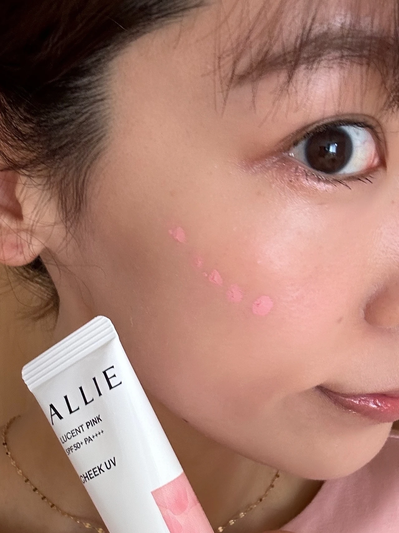 アリィー　カラーオンUV 日焼け止め　チーク　ファンデ　