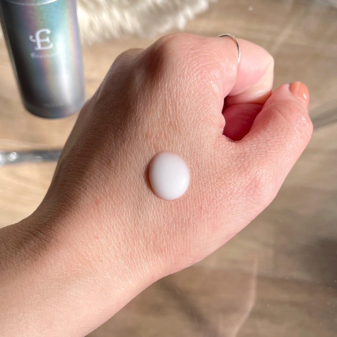 エテルナム、美容液、テクスチャー