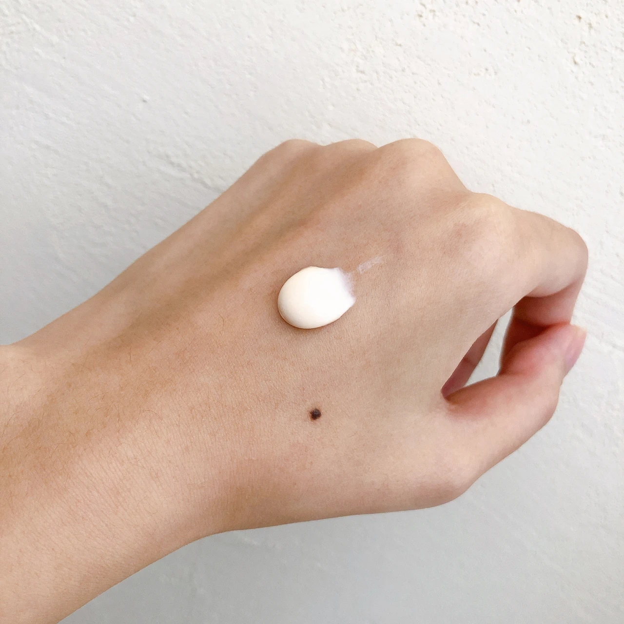 リッチなスキンケア感覚で紫外線対策もばっちり！【カバーマーク トリートメント デイ クリーム】_2_1