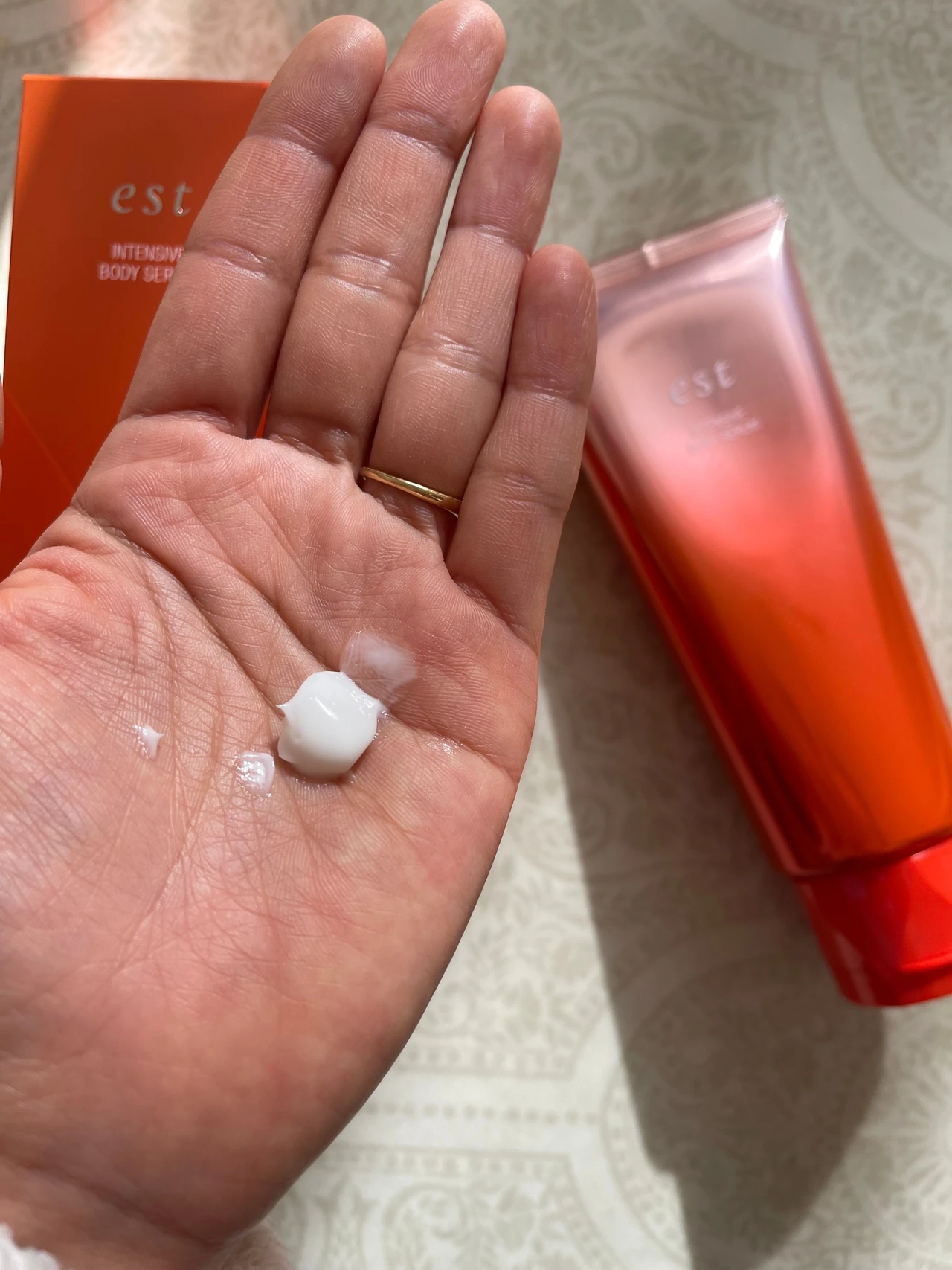 エスト インテンシブ ボディセラム ボディクリーム 美容液